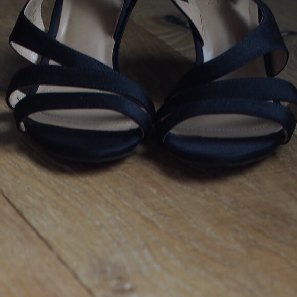 Naturalizer | Strappy Heel Sandals - Picture 5 of 6